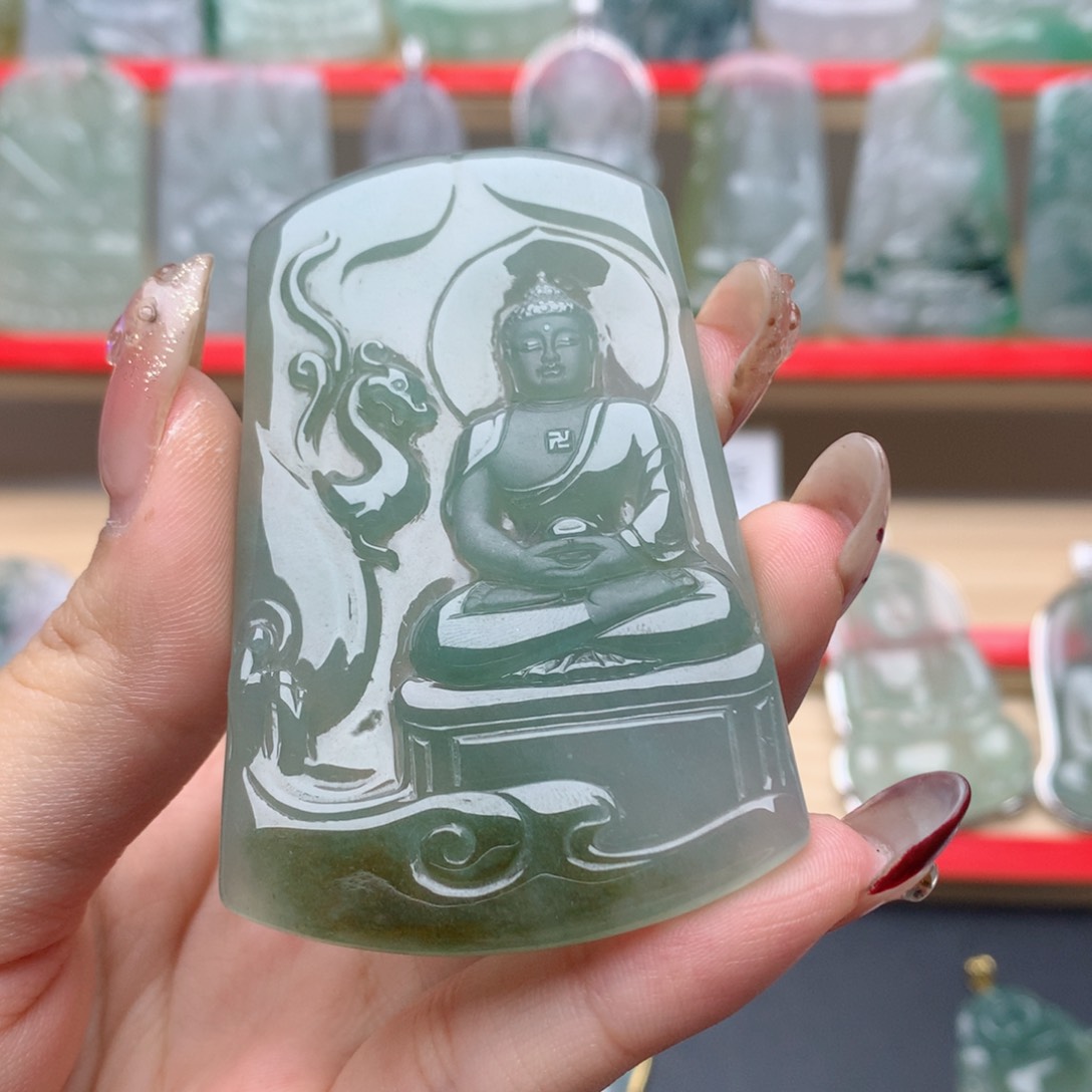 翡翠颈饰未镶嵌疯***头大日如来