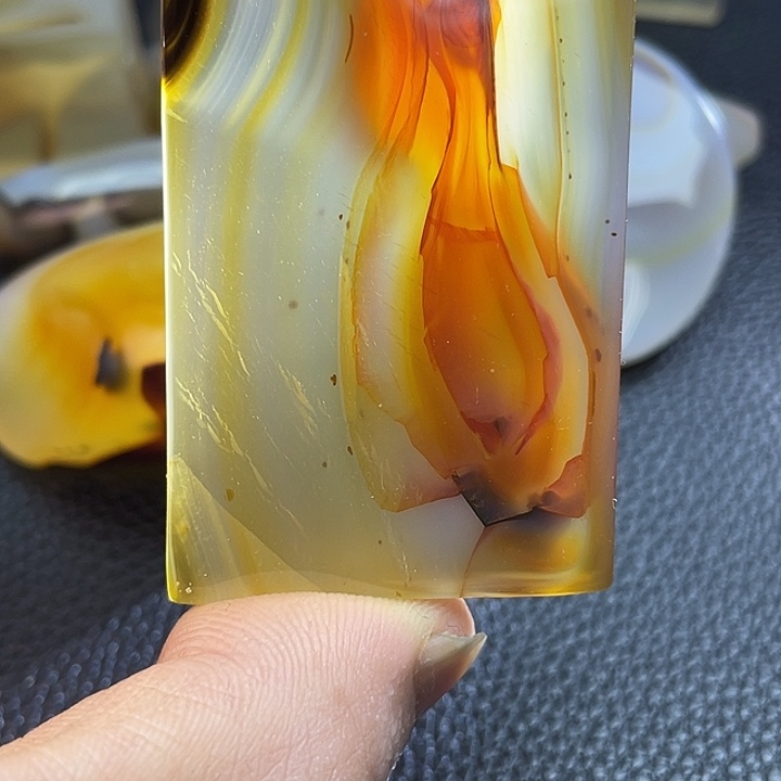 多***辩玛瑙/玉髓未镶嵌颈饰