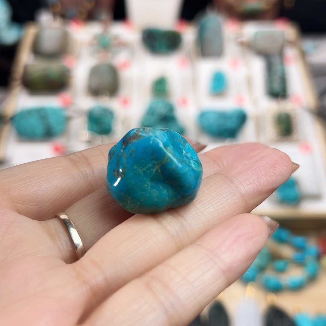 抖***抖绿松石未镶嵌颈饰