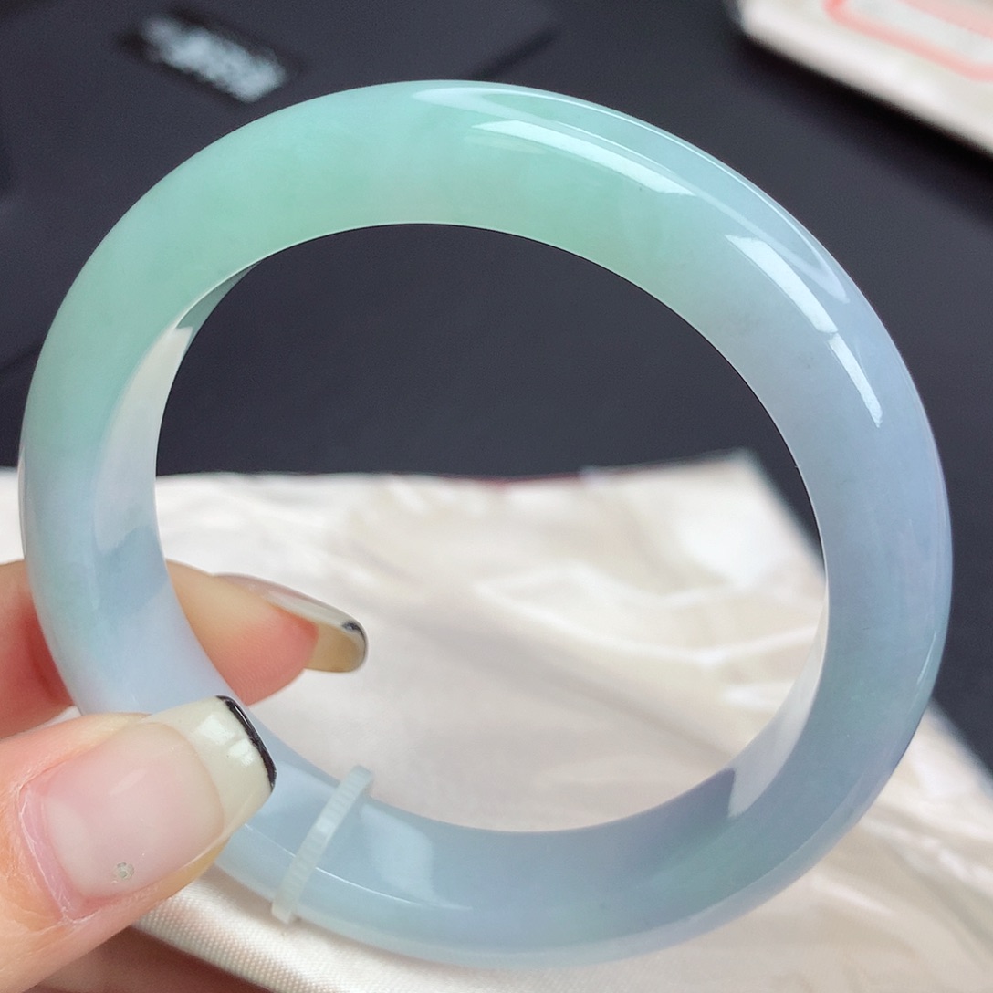 翡翠手镯未镶嵌56-57圈口