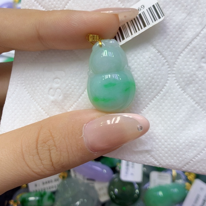 颈饰18K金镶嵌翡翠