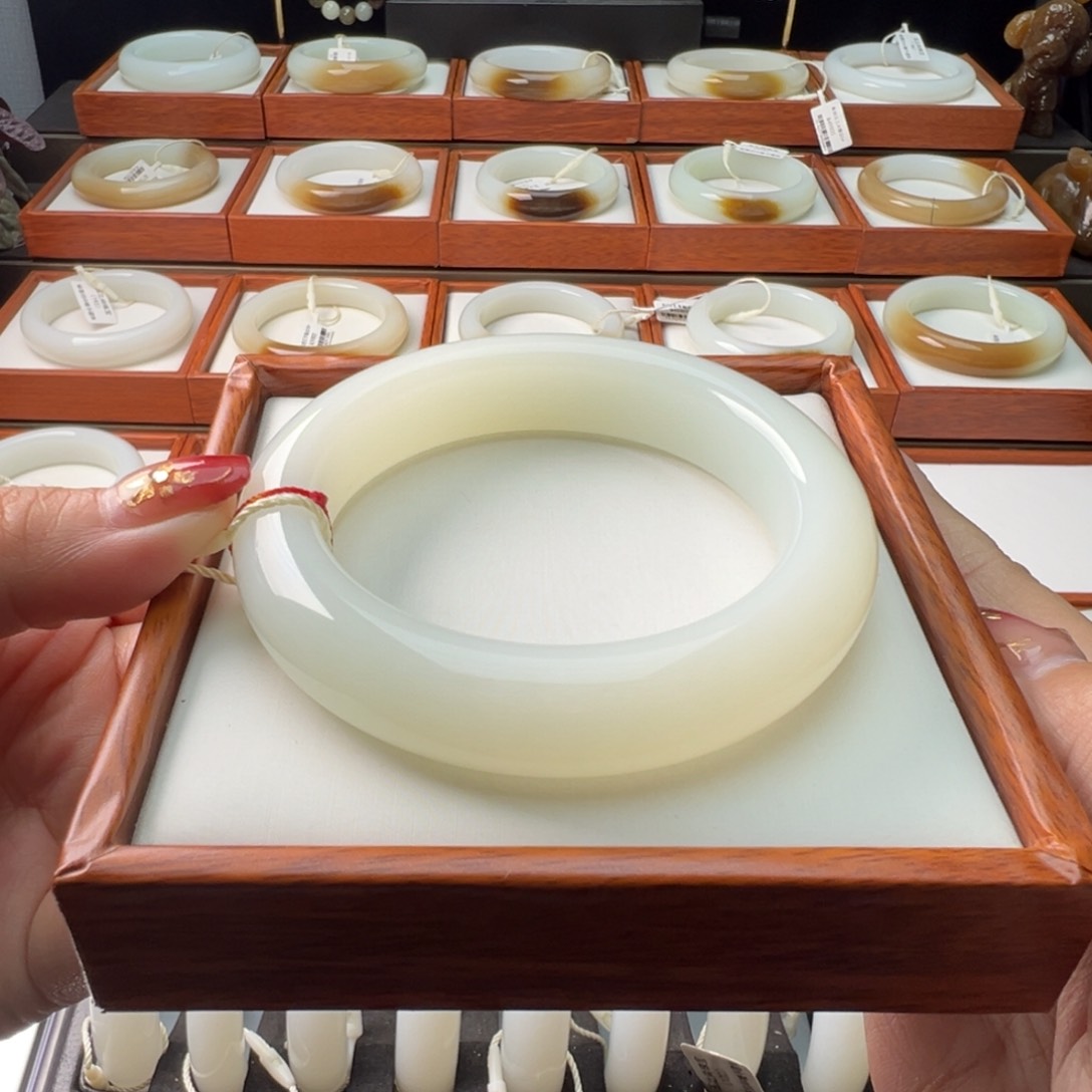 和田玉手镯未镶嵌58