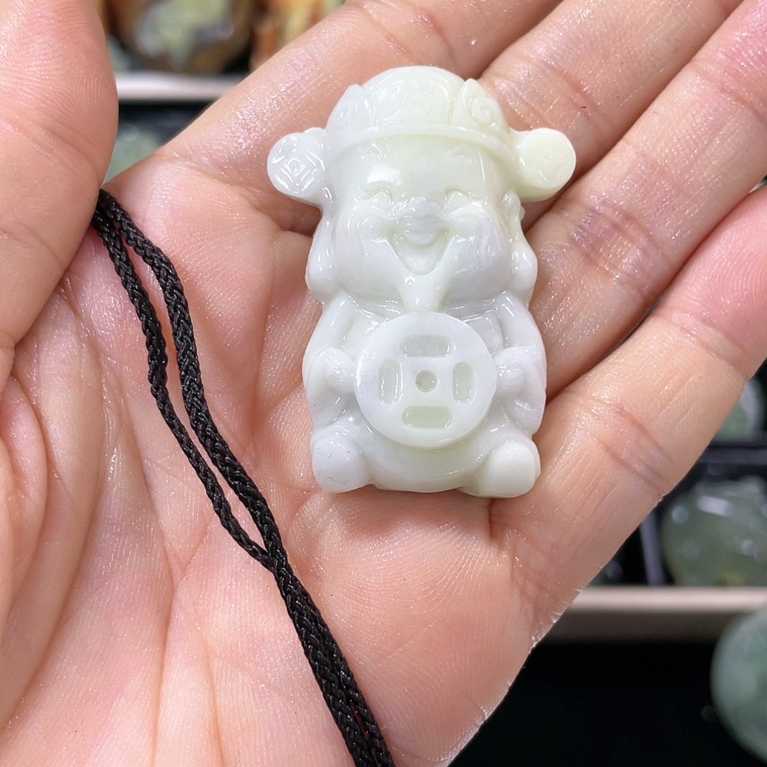 蛇纹石玉颈饰未镶嵌