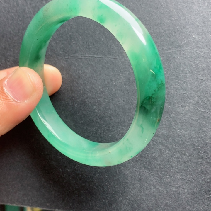 未镶嵌手镯石英质玉