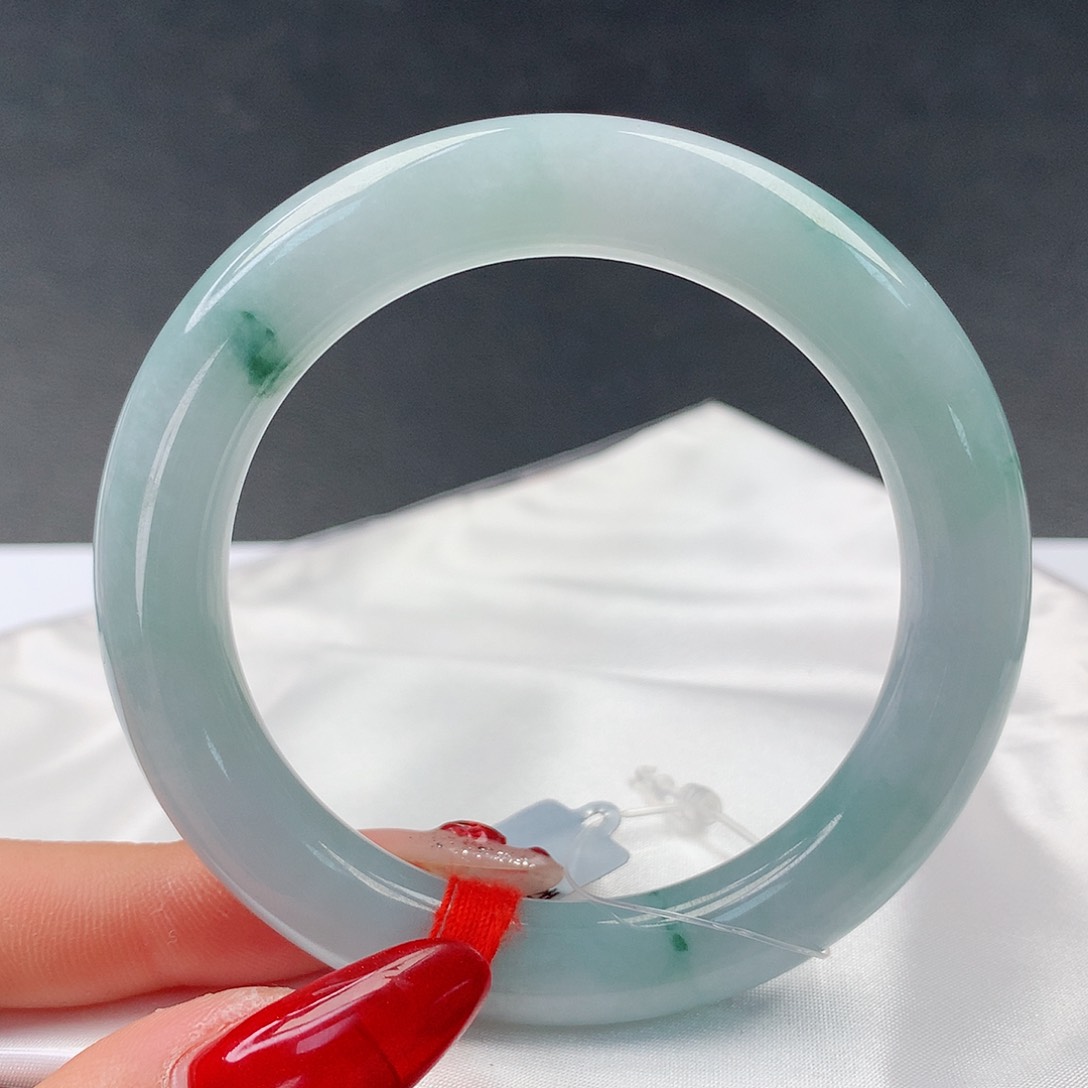 翡翠手镯未镶嵌94圆52