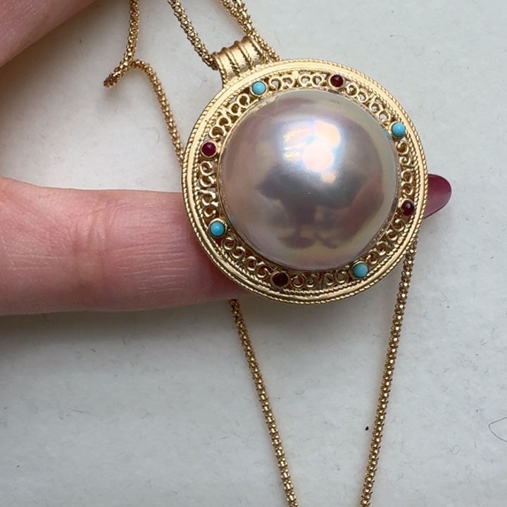 拼合珍珠（马贝珠）颈饰18K金镶嵌