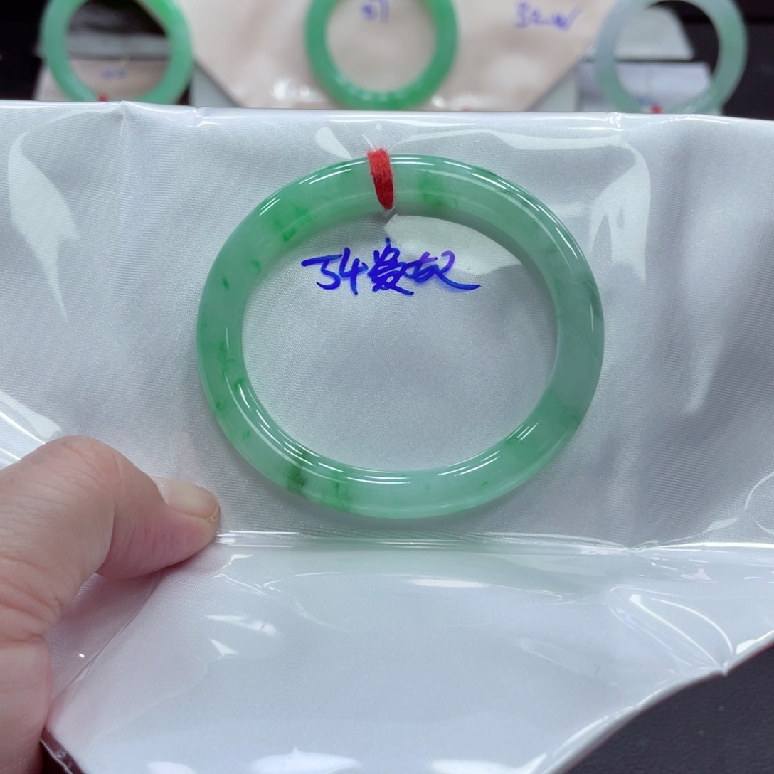 翡翠未镶嵌手镯54贵妃