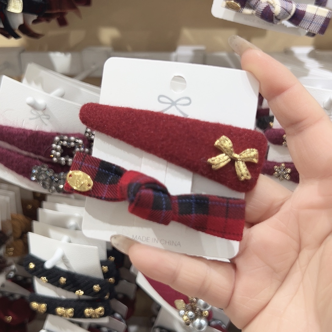 非金属红色掰掰格纹鸭夹