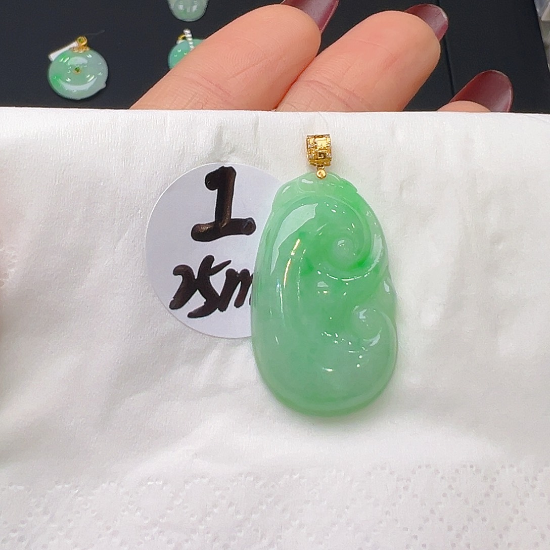 翡翠18K金镶嵌颈饰