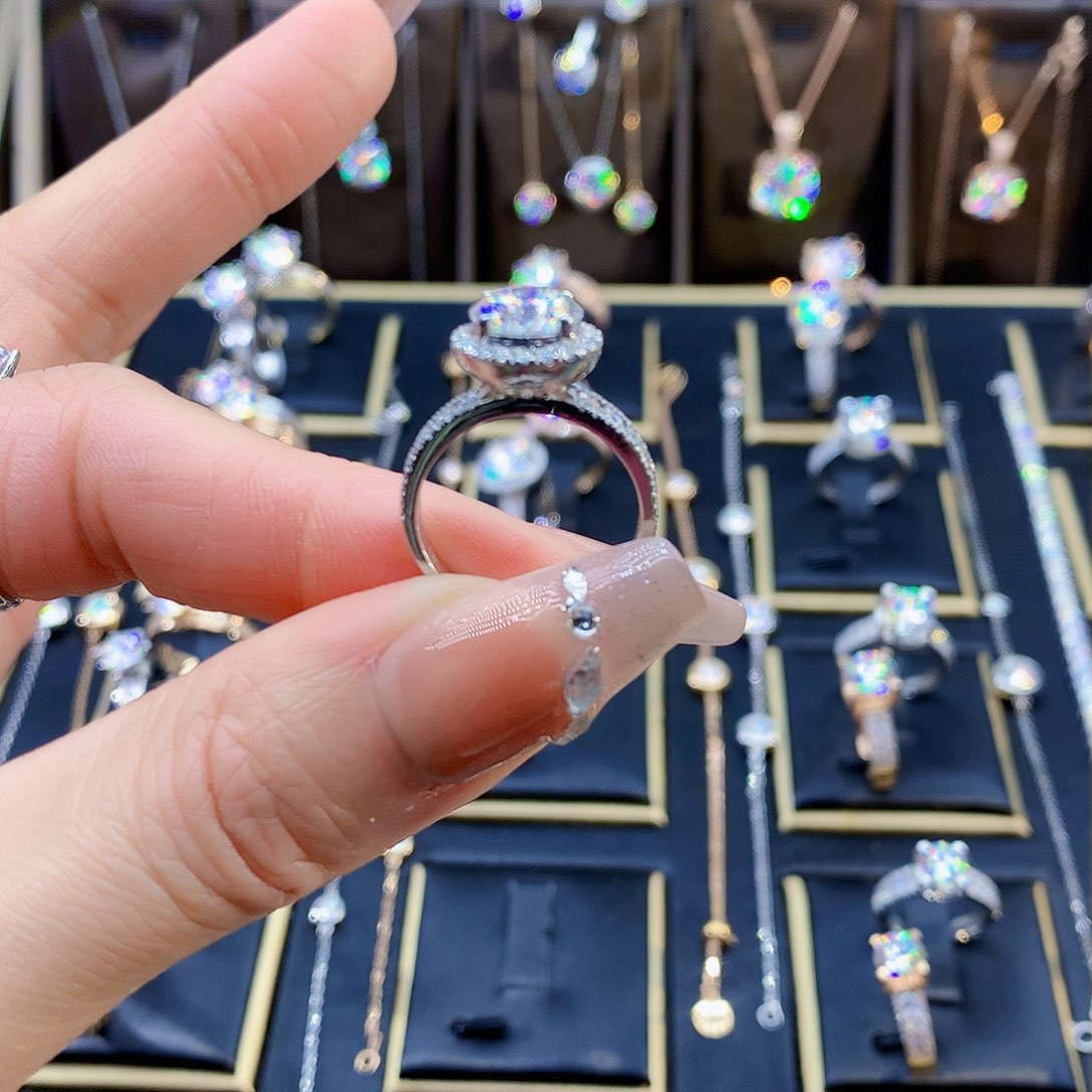 合成碳硅石（莫桑石）戒指/指环18K金镶嵌汤*士