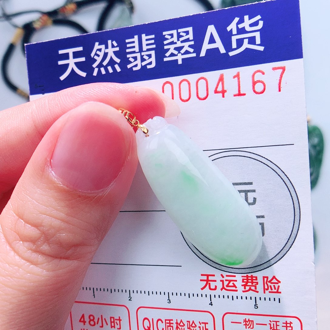 颈饰18K金镶嵌翡翠吊坠