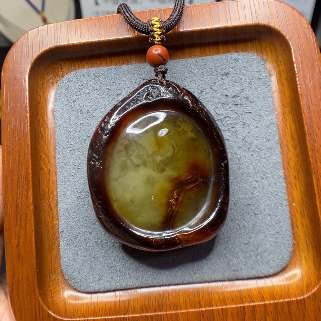 社***好蜜蜡未镶嵌颈饰郎