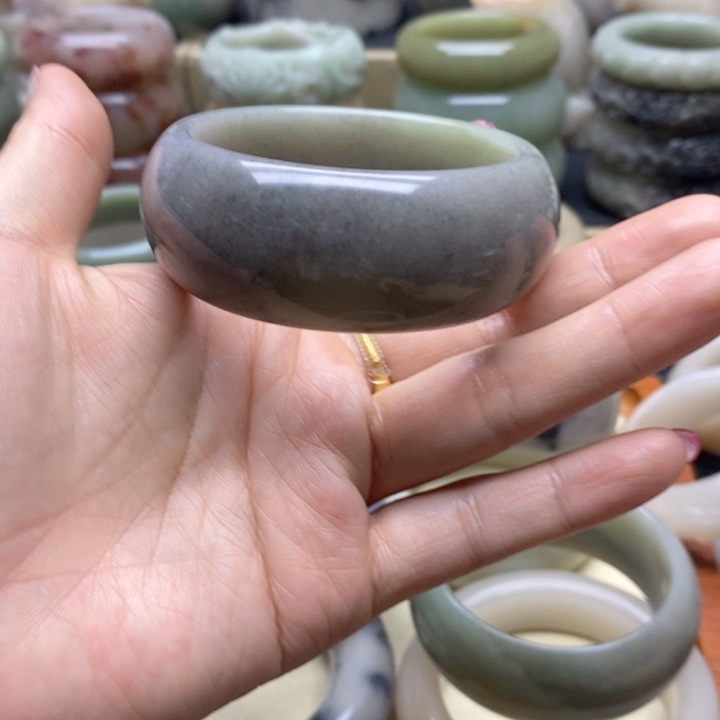 石英岩玉手镯未镶嵌