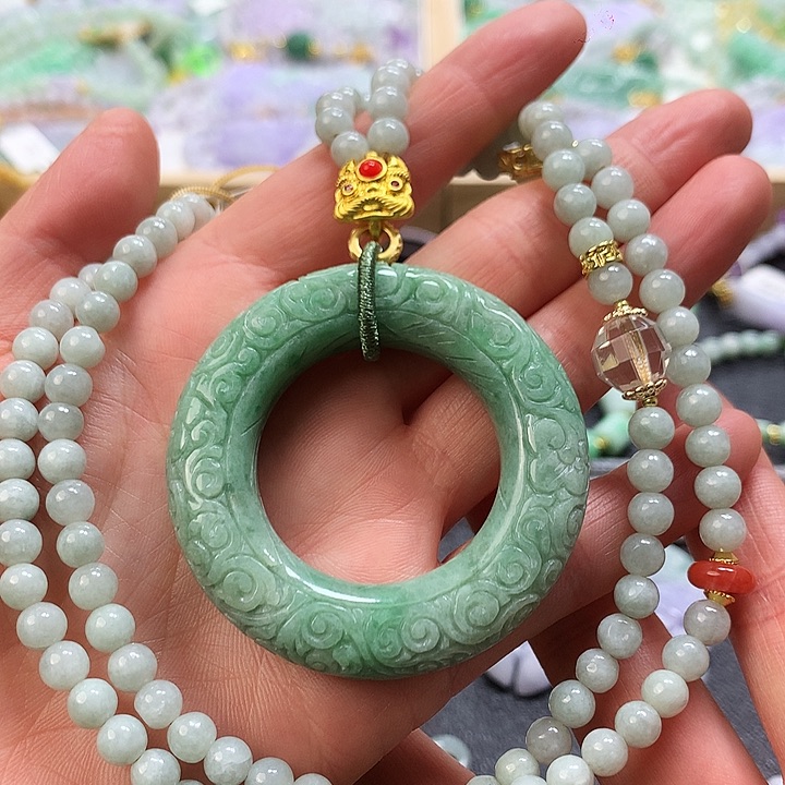 翡翠颈饰未镶嵌吊坠