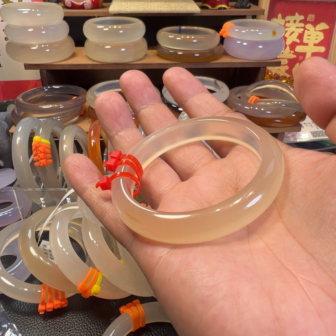 锦***锂玛瑙/玉髓手镯未镶嵌