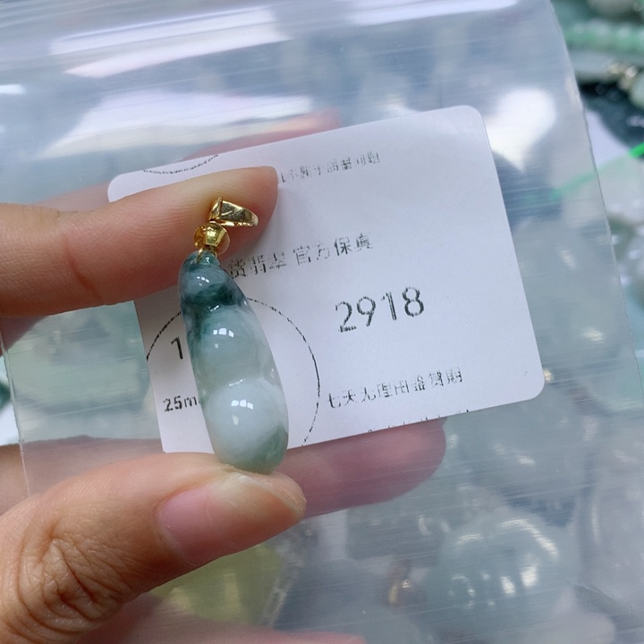 翡翠挂件未镶嵌翡翠