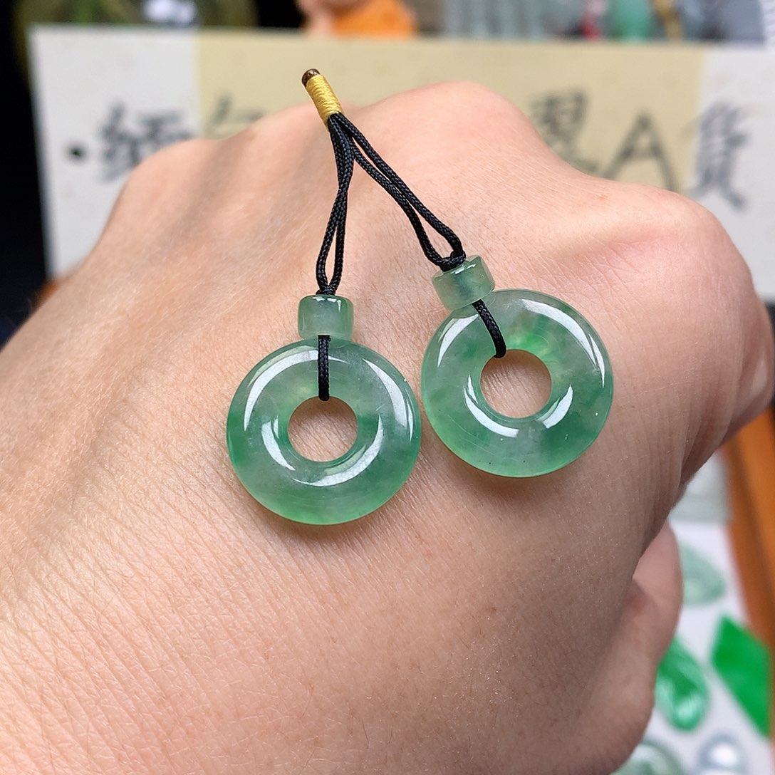 翡翠裸石缅甸天然A货翡翠阳绿甜甜圈