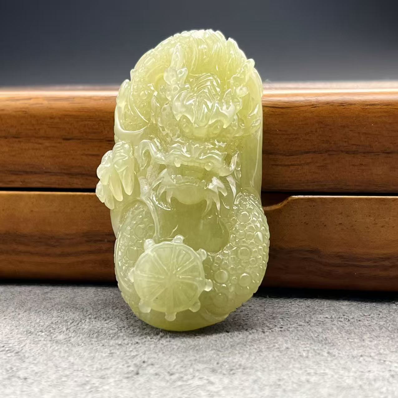 Z0001259和田玉黄玉龙手把件