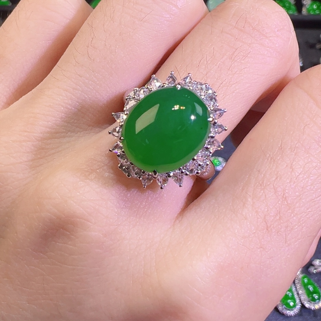 翡翠戒指18K金镶嵌戒指