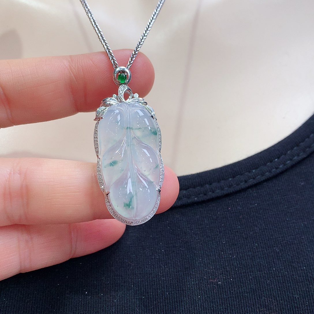 翡翠颈饰18K金镶嵌Y*n叶子