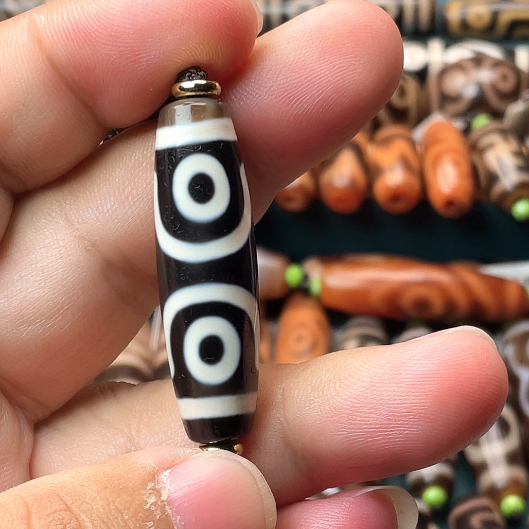 玛瑙/玉髓合金耳饰聚缘三