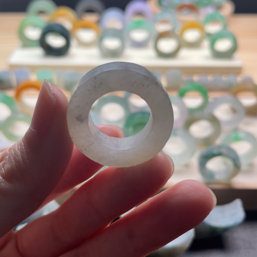 定制翡翠未镶嵌半*戒指