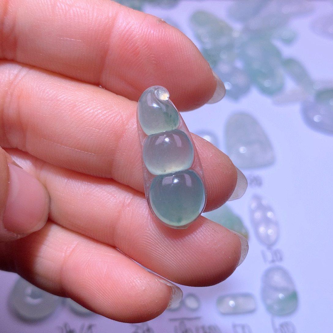 翡翠颈饰未镶嵌豆