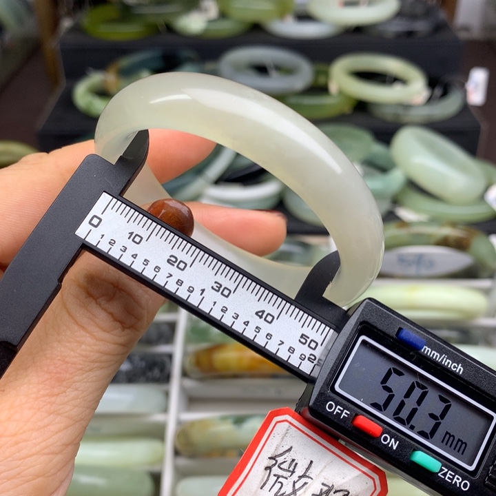 蛇纹石玉未镶嵌手镯576