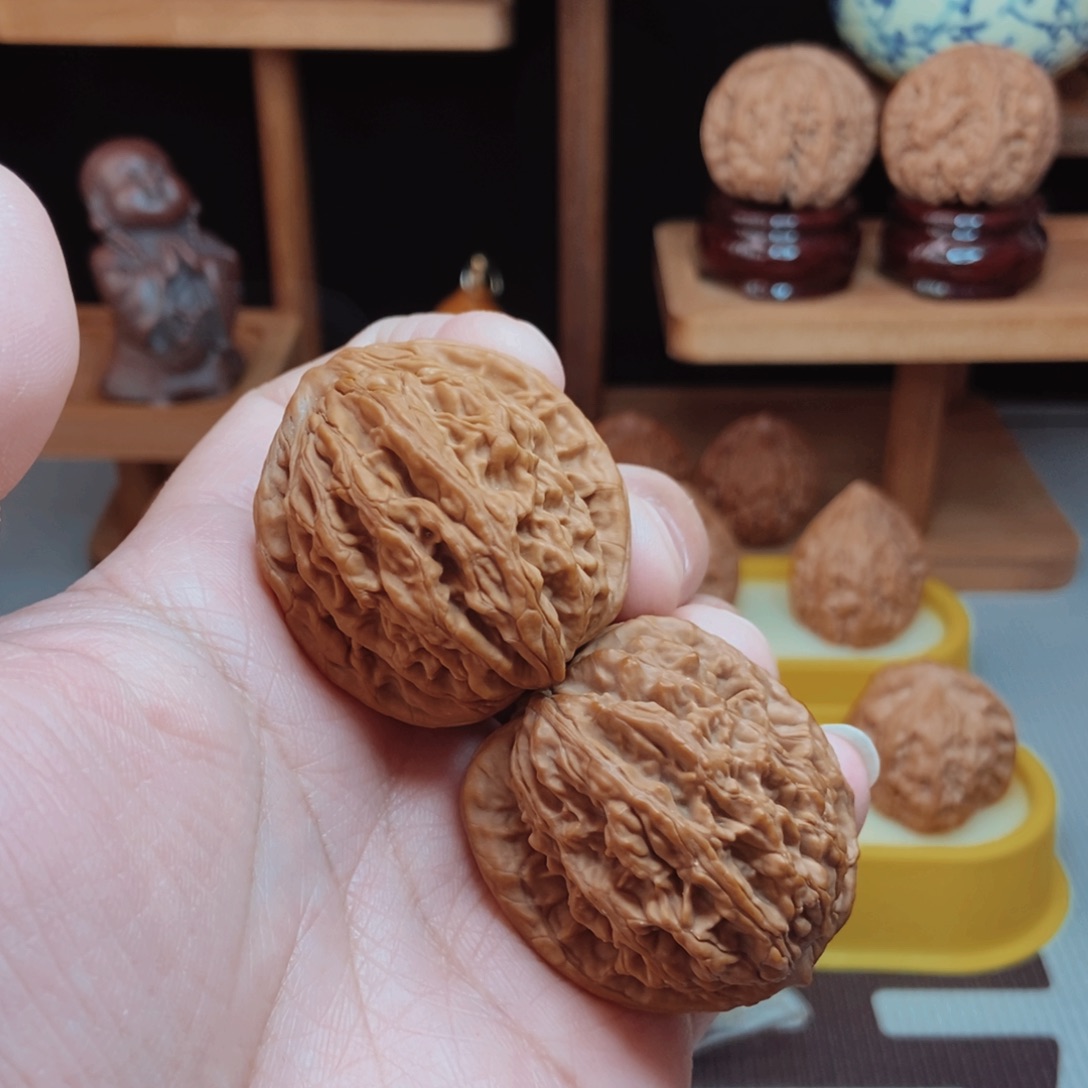福利虎头核桃手把件！