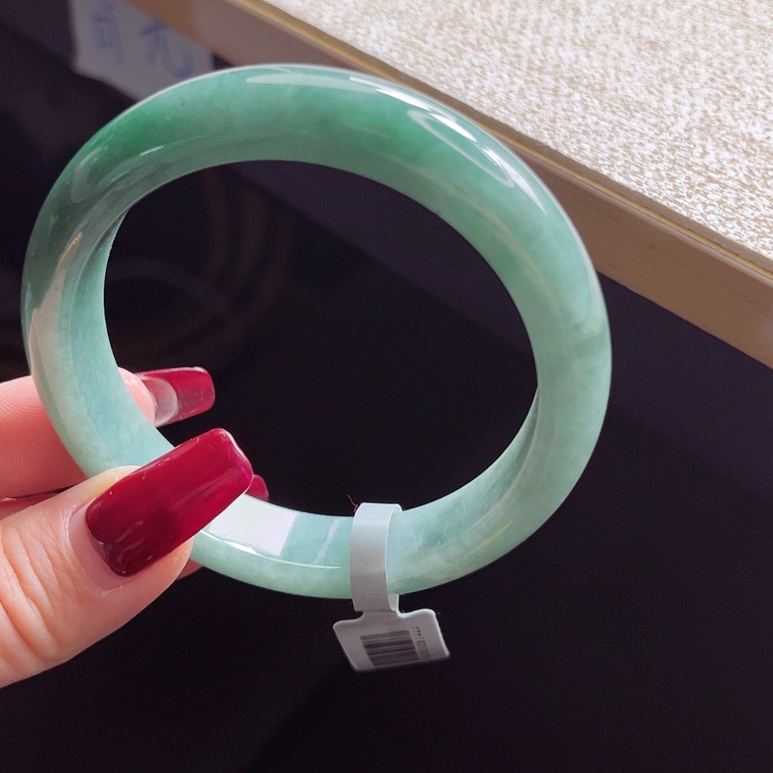 翡翠手镯未镶嵌手镯