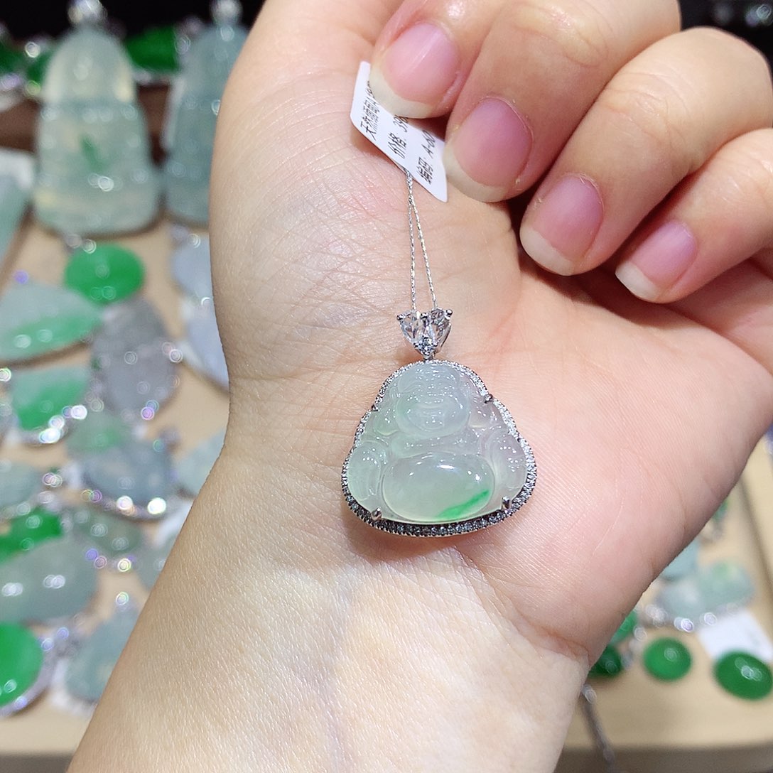 翡翠18K金镶嵌颈饰佛