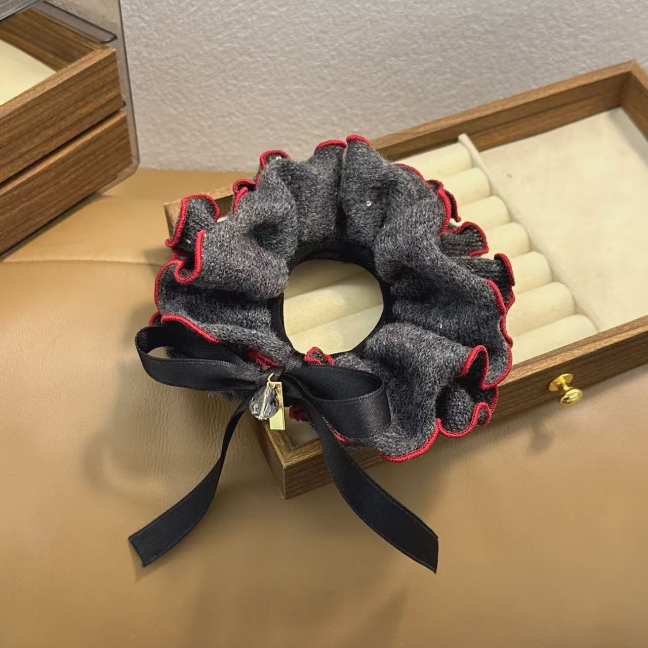 韩系新款精致轻奢高级感灰色丝绒红边小蛮腰发圈5336