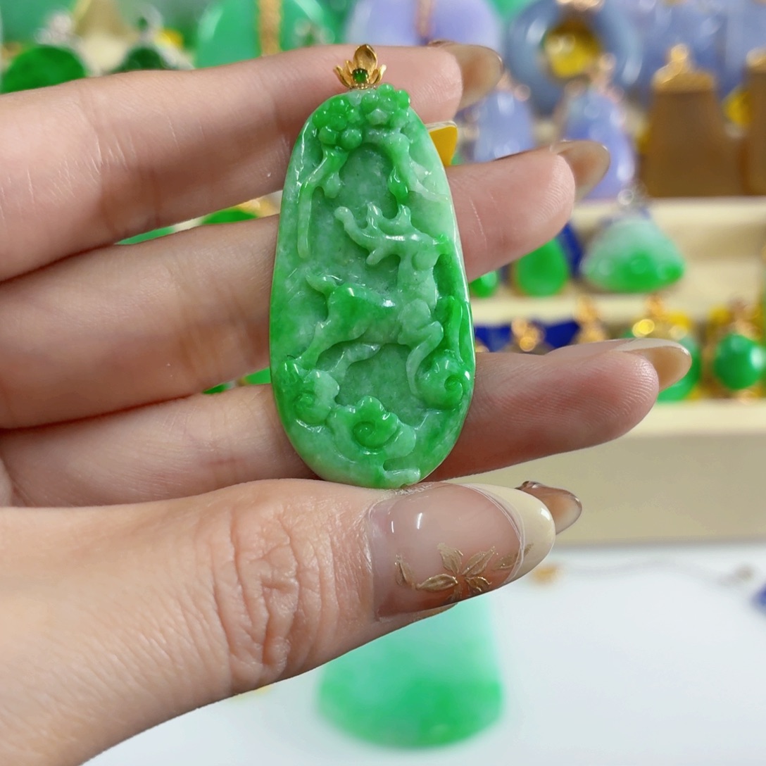 翡翠18K金镶嵌颈饰