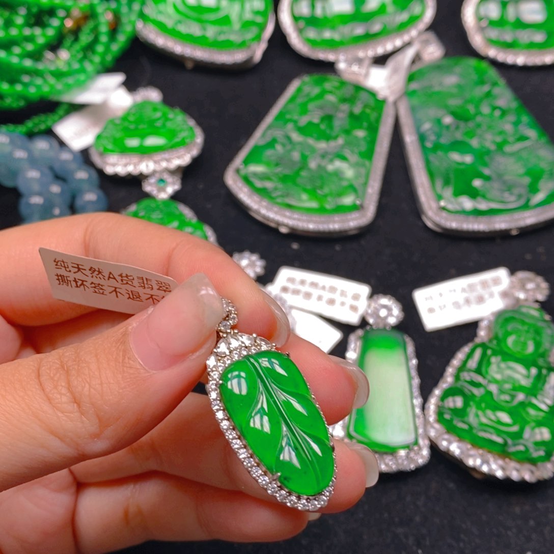 翡翠颈饰银S925镶嵌8888888