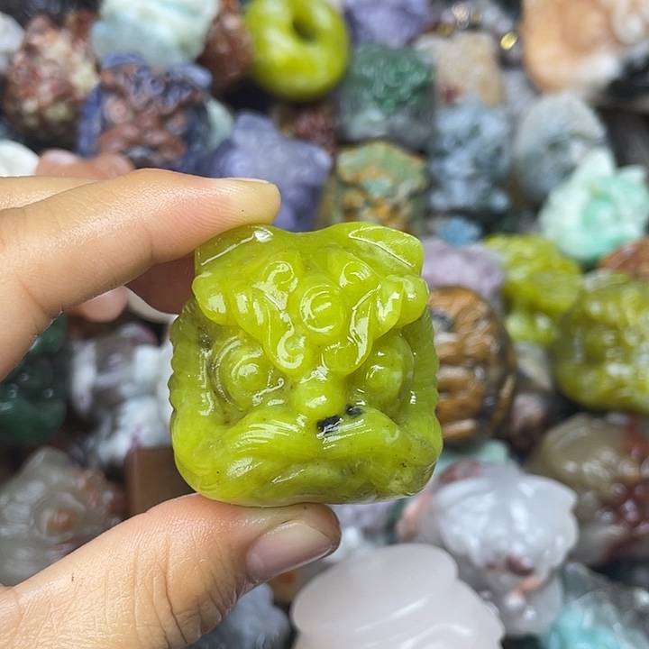 石英岩玉未镶嵌醒狮