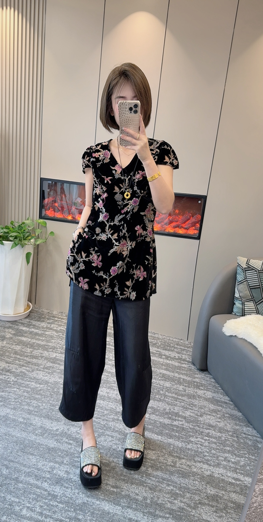 【菲凡】8966夏季V领丝绒烧花绣花中长款洋气包袖上衣