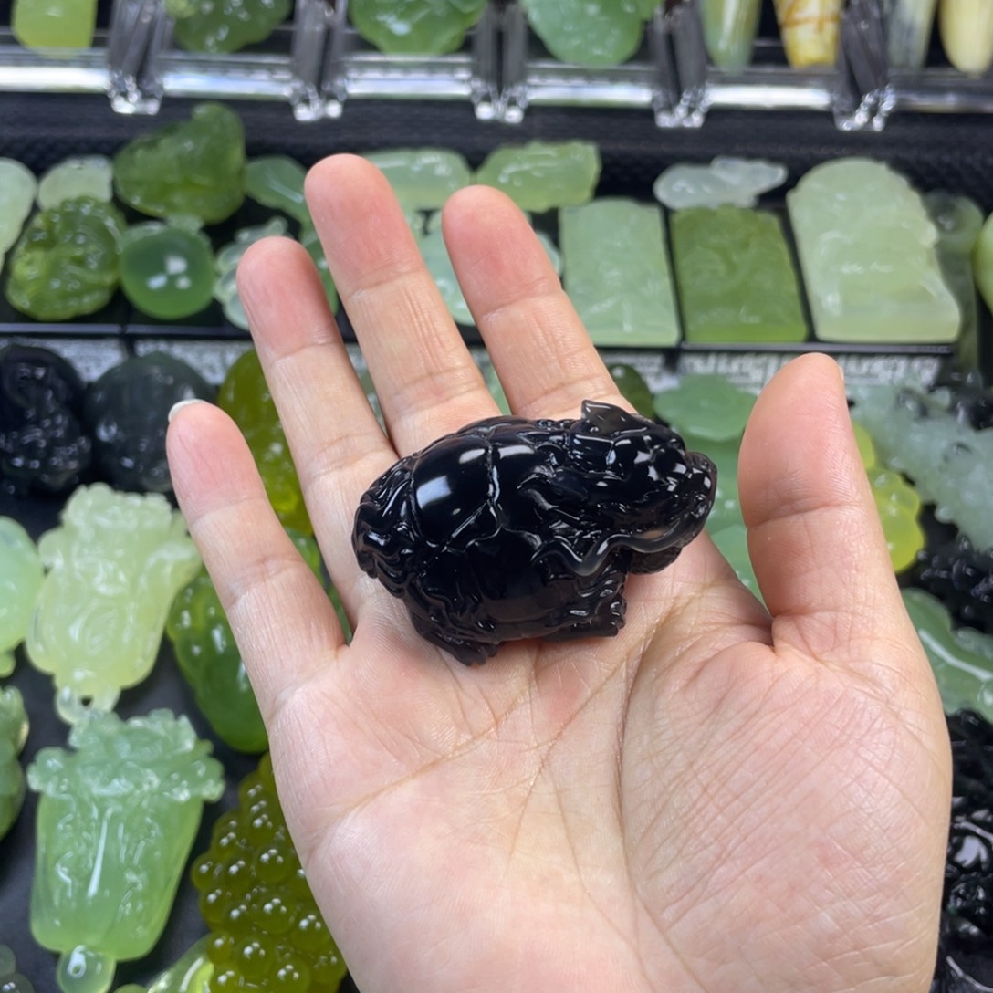 蛇纹石玉未镶嵌珠宝奇石