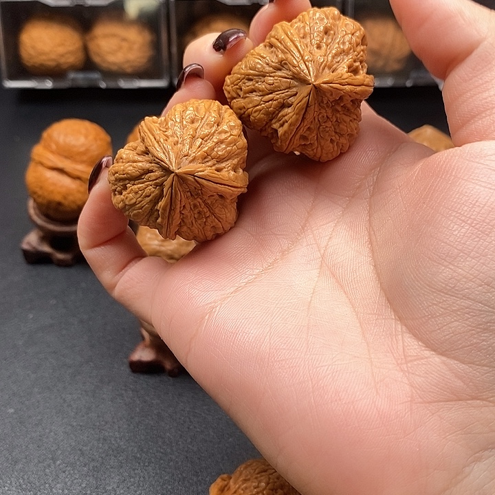 文玩核桃吊坠磐石三棱