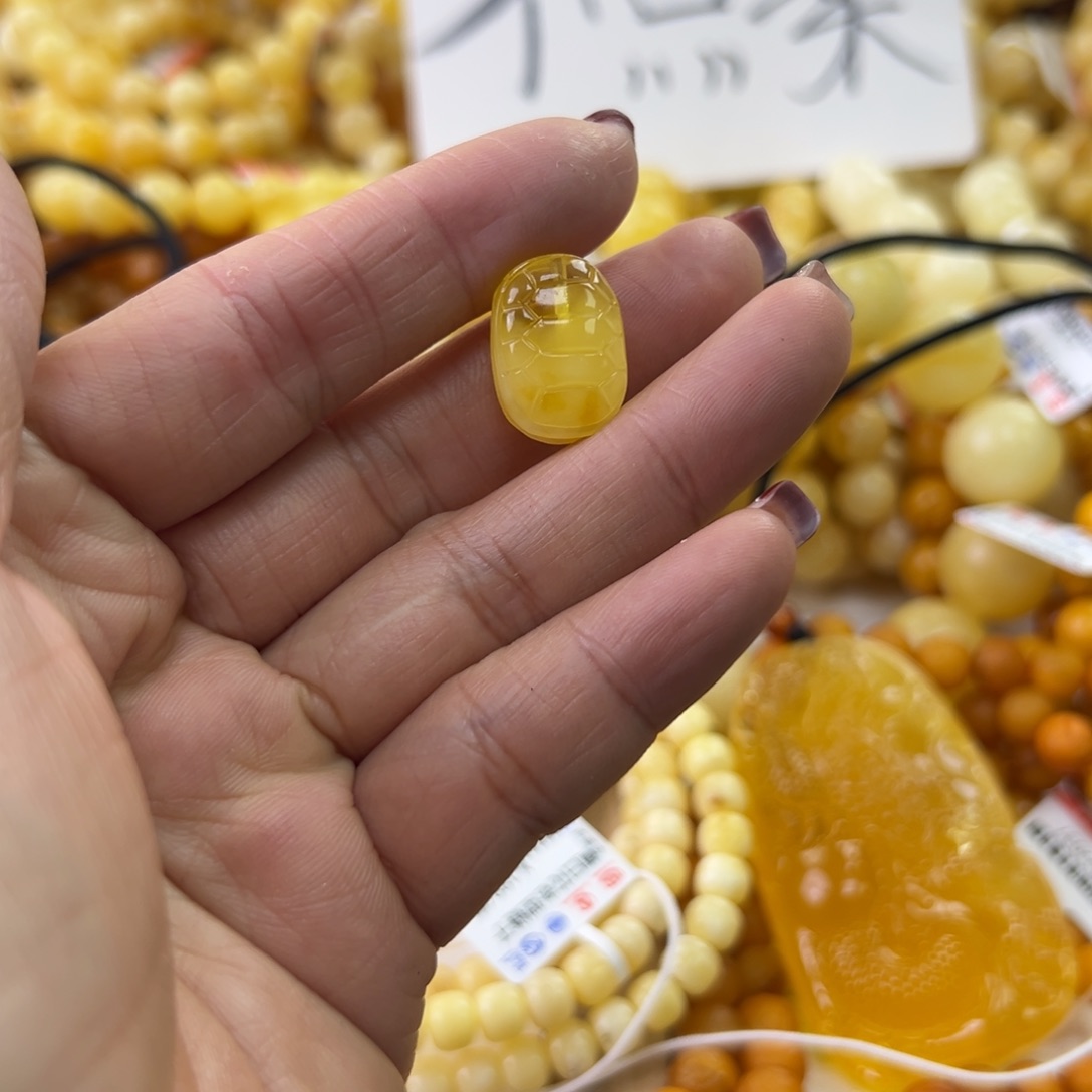 琥珀珠宝奇石未镶嵌