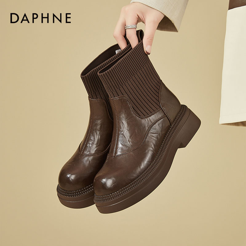 达芙妮时尚优雅圆头弹力靴2025秋季新款英伦风百搭轻便舒适短筒靴