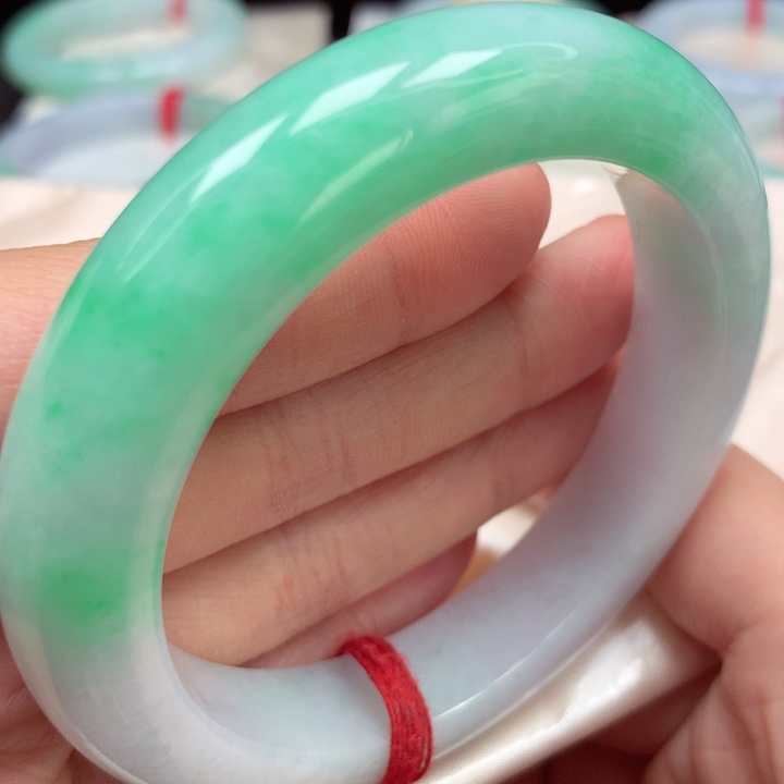 翡翠手镯未镶嵌阳绿13