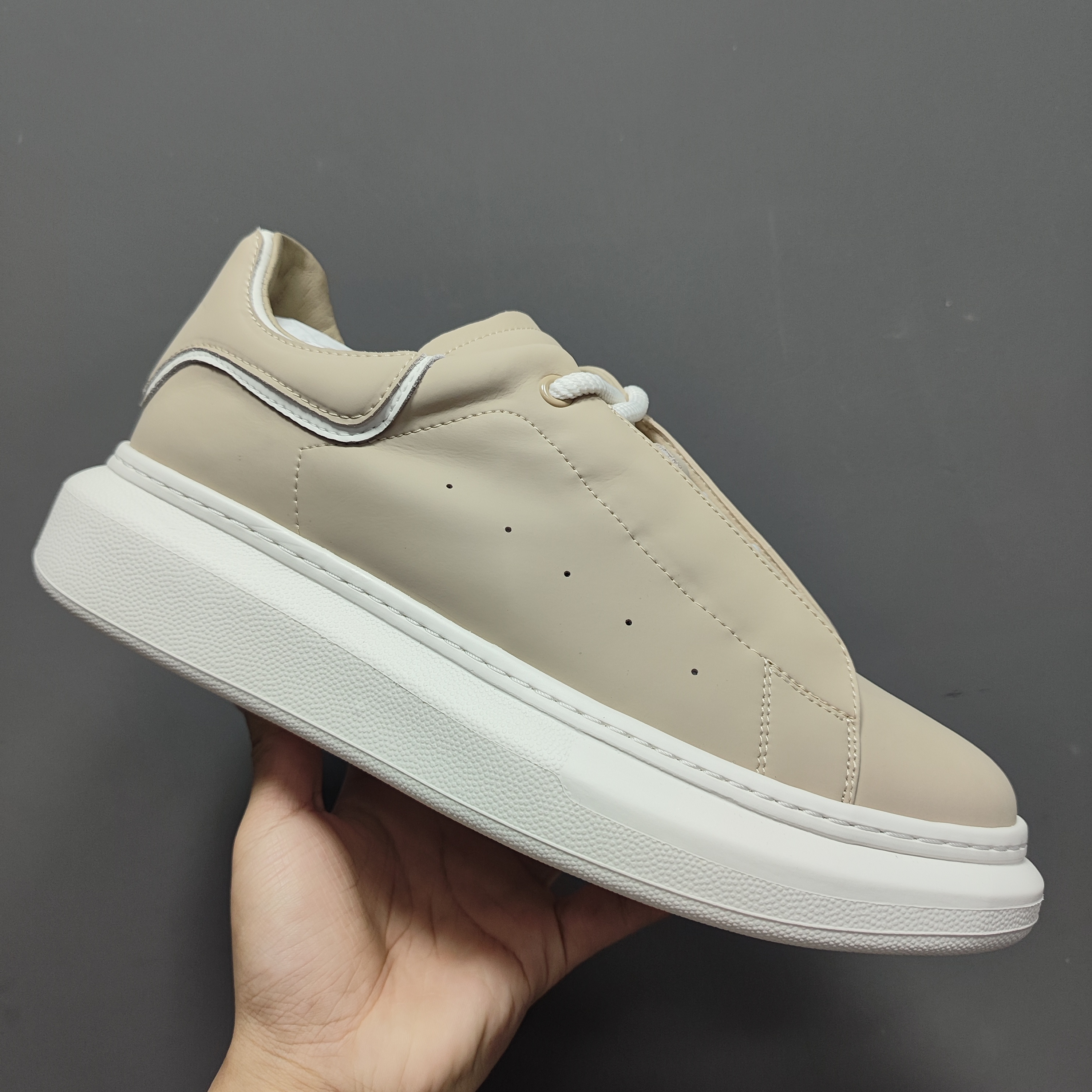 62100 时尚潮流舒适百搭透气男塾休闲鞋(清仓默认微瑕)