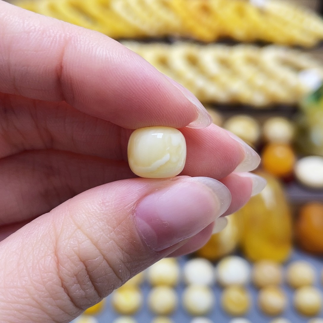 未镶嵌琥珀裸石蜜蜡老型10.3*8.9mm