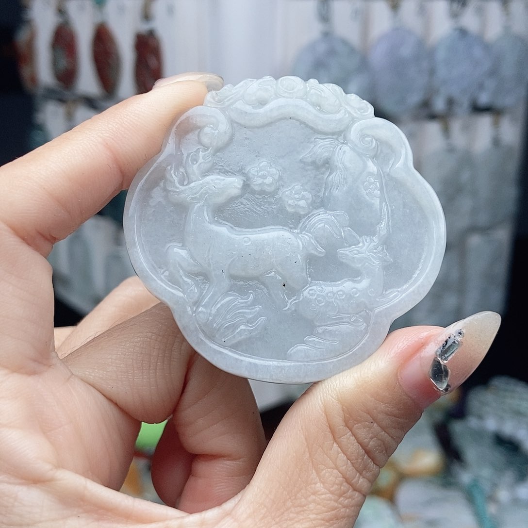 翡翠颈饰未镶嵌翡翠