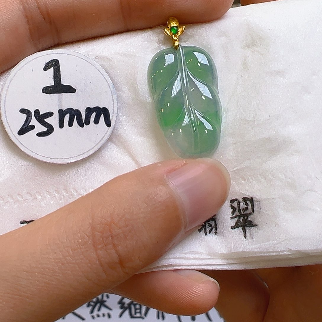 翡翠颈饰18K金镶嵌翡翠