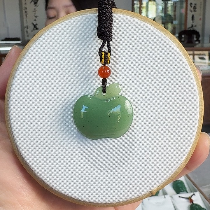 密玉（石英质玉）未镶嵌颈饰