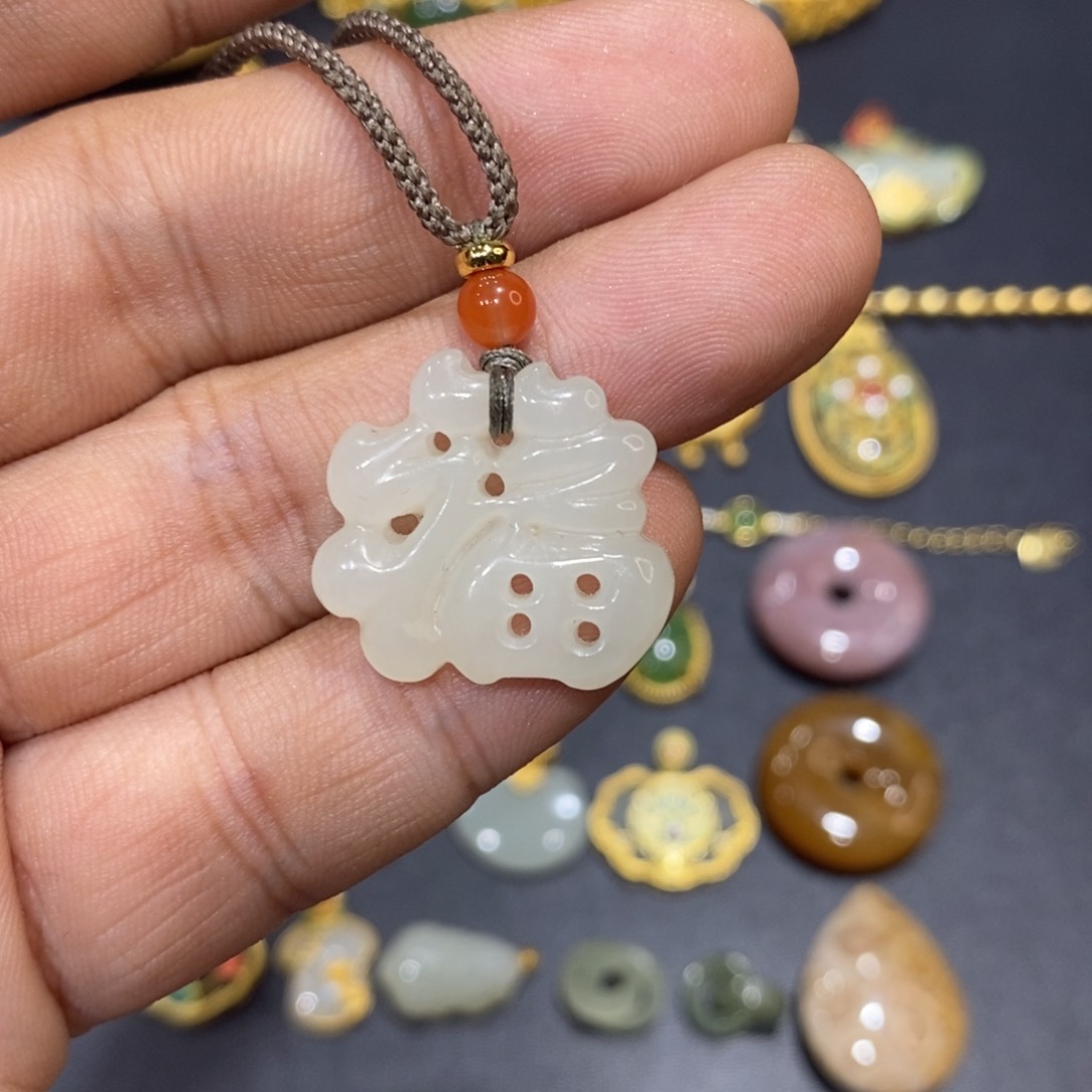 和田玉颈饰未镶嵌