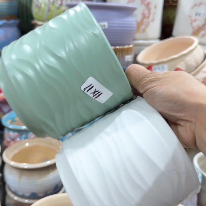 凑9块包邮，有孔，陶瓷花盆