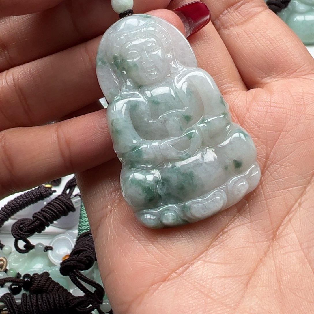 翡翠颈饰未镶嵌观音
