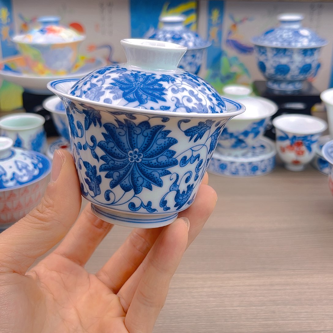 用****7缠枝莲马蹄二才盖碗